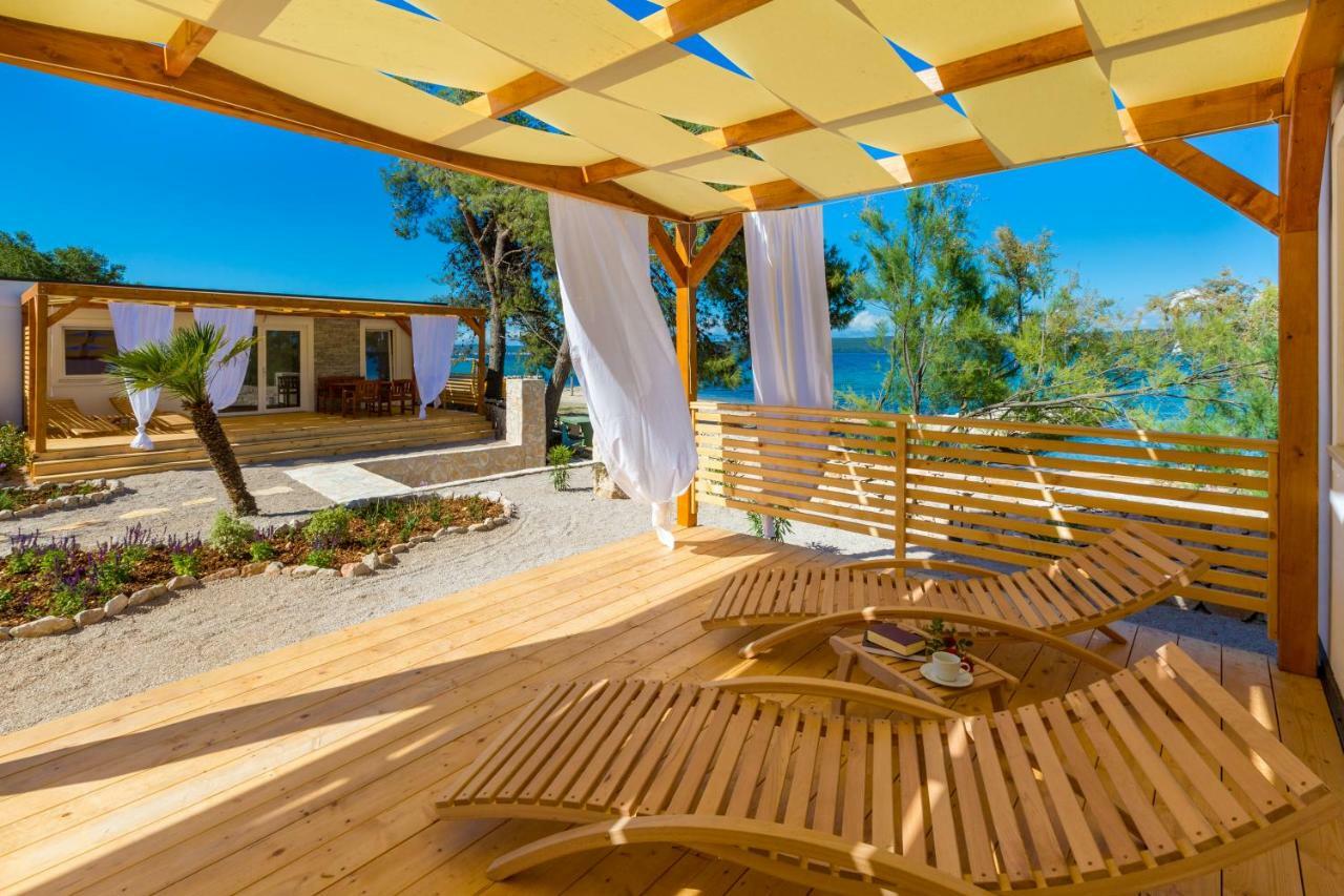 Mobile Homes Pine Tree Dobropoljana ภายนอก รูปภาพ