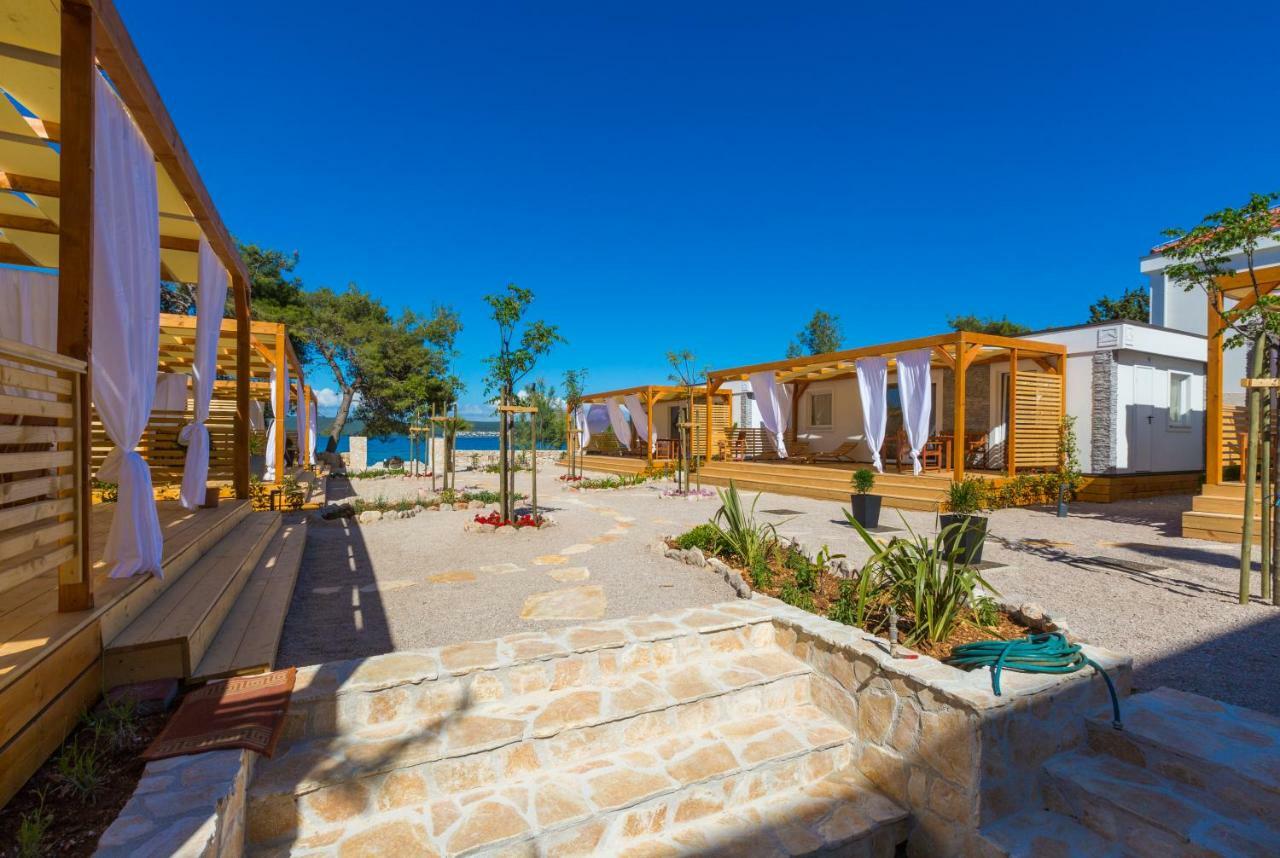 Mobile Homes Pine Tree Dobropoljana ภายนอก รูปภาพ