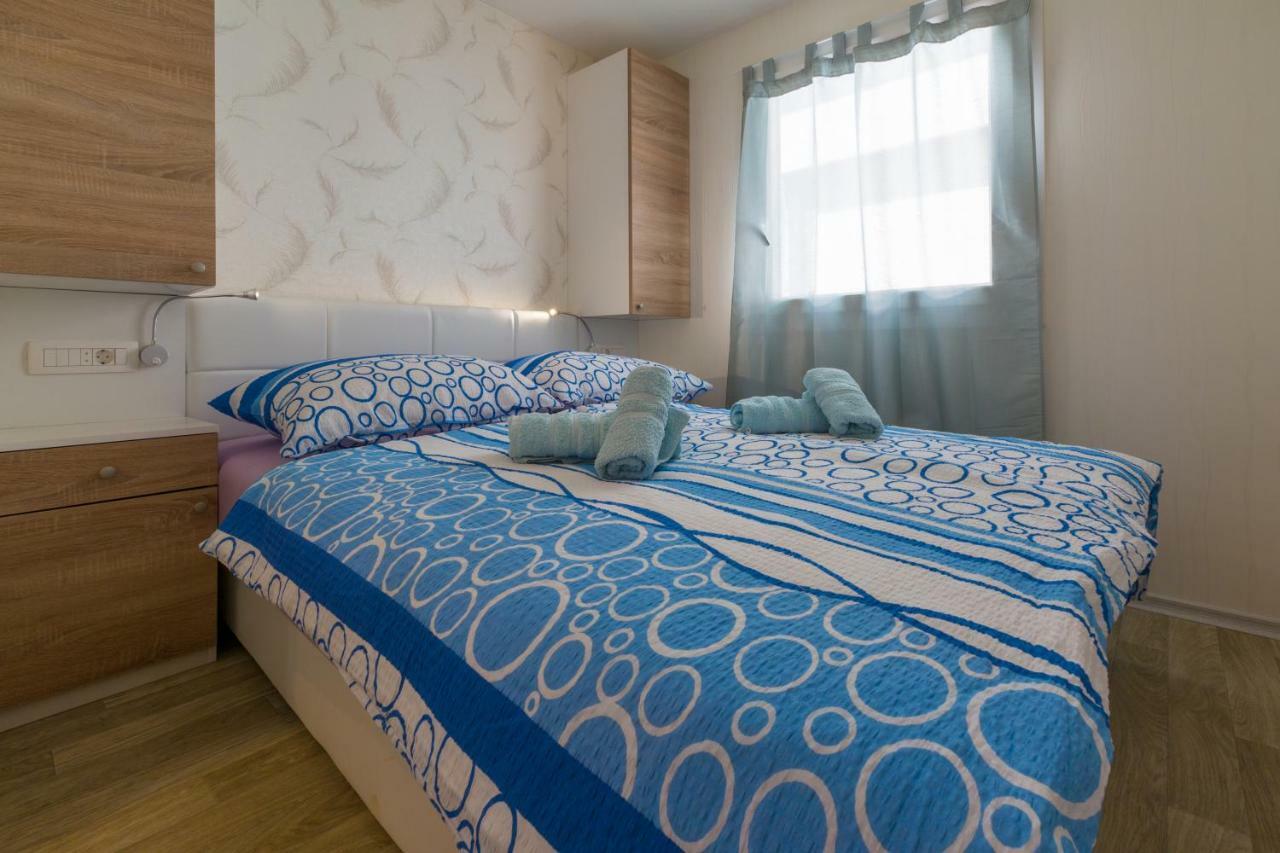 Mobile Homes Pine Tree Dobropoljana ภายนอก รูปภาพ