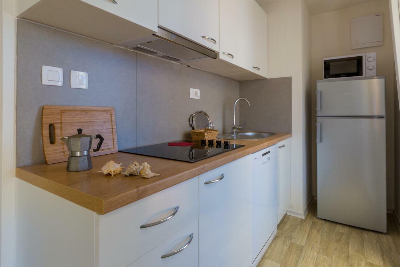 Mobile Homes Pine Tree Dobropoljana ภายนอก รูปภาพ