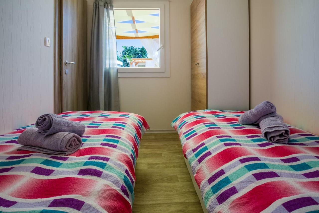 Mobile Homes Pine Tree Dobropoljana ภายนอก รูปภาพ
