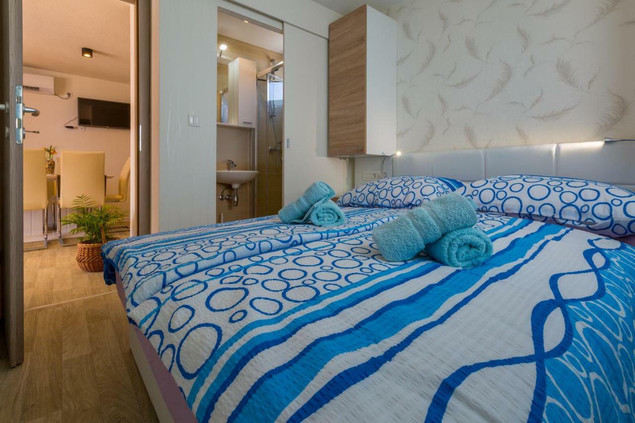 Mobile Homes Pine Tree Dobropoljana ภายนอก รูปภาพ