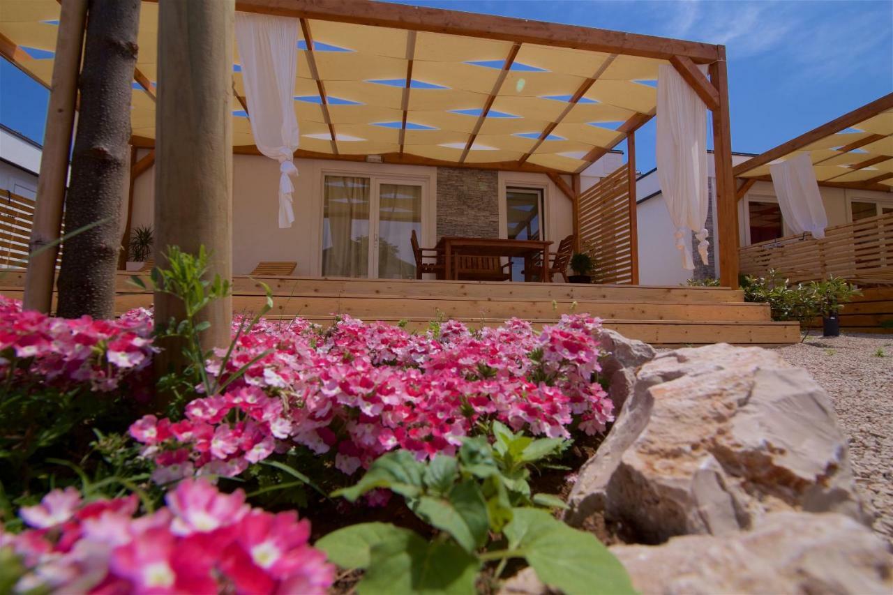 Mobile Homes Pine Tree Dobropoljana ภายนอก รูปภาพ