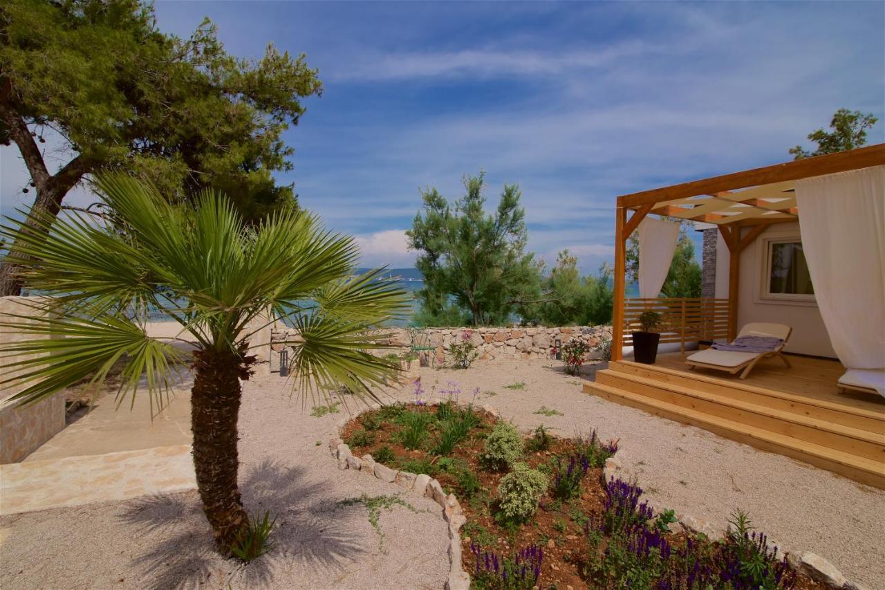 Mobile Homes Pine Tree Dobropoljana ภายนอก รูปภาพ